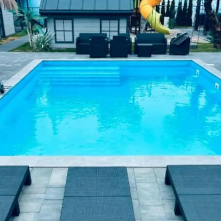 بيت للعطل Comfortable Homes With Swimming Pools *